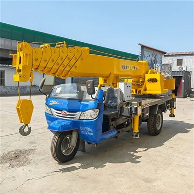 তিন চাকার ডিজেল ক্রেন